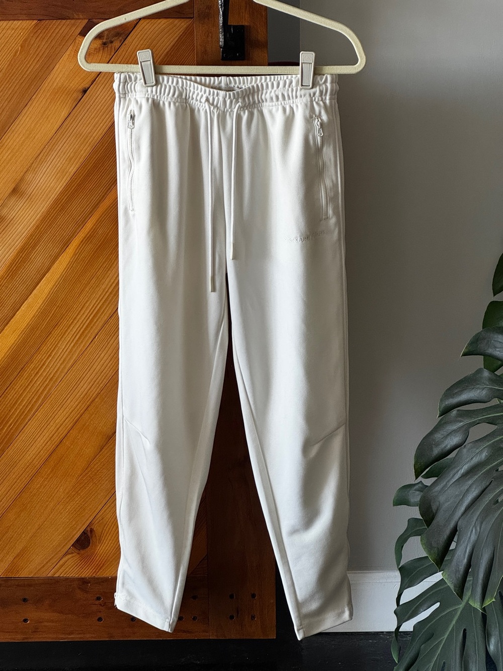 Standard/Cloth white athletic-style pants in women’s size Small/P.